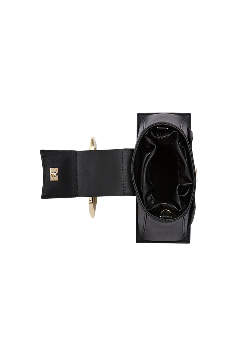 23CR6004_BLK_8_1675311075