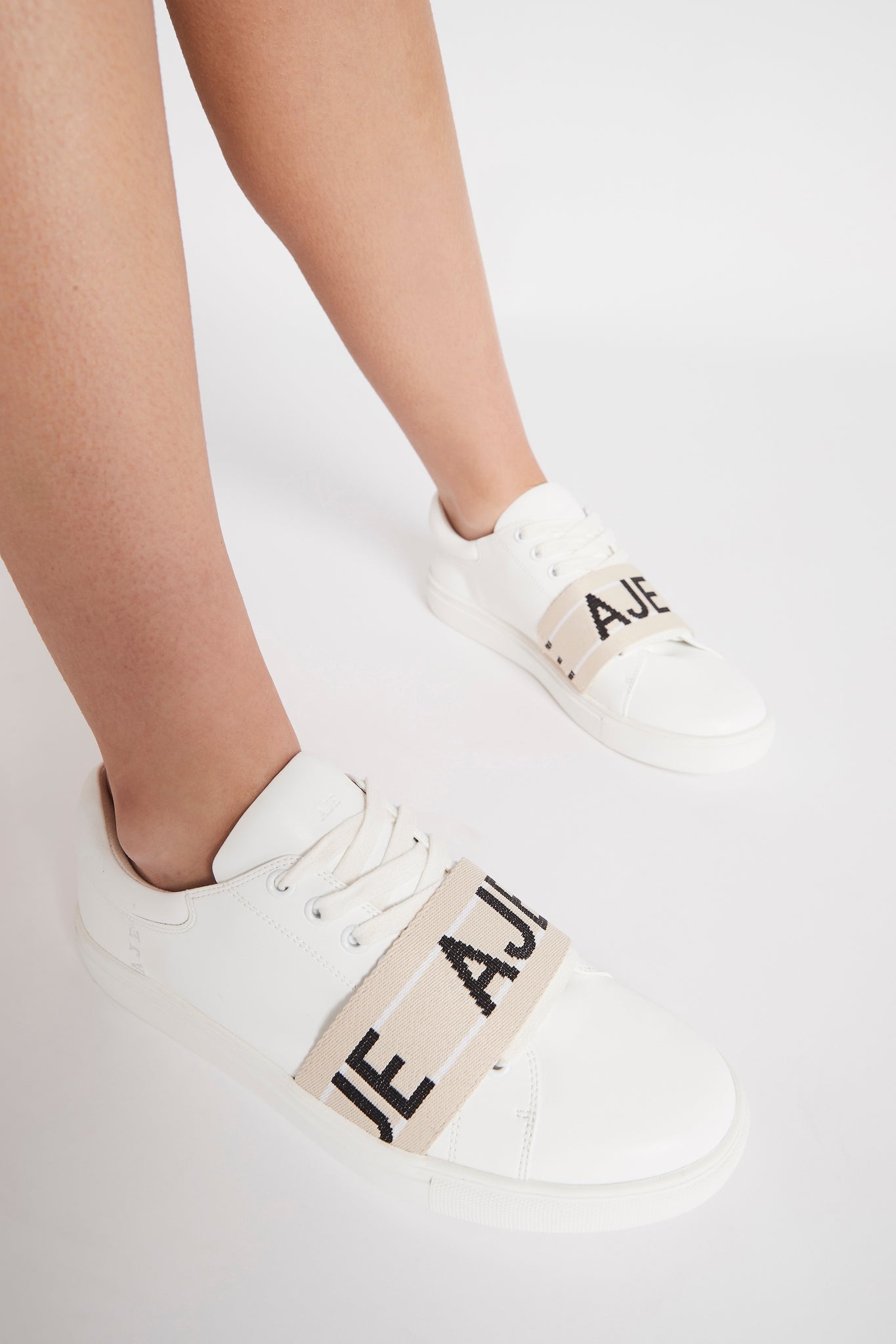 Hazel Logo Strap Trainer