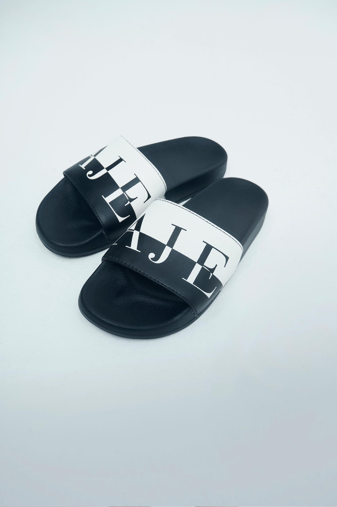 Magnolia Logo Slide