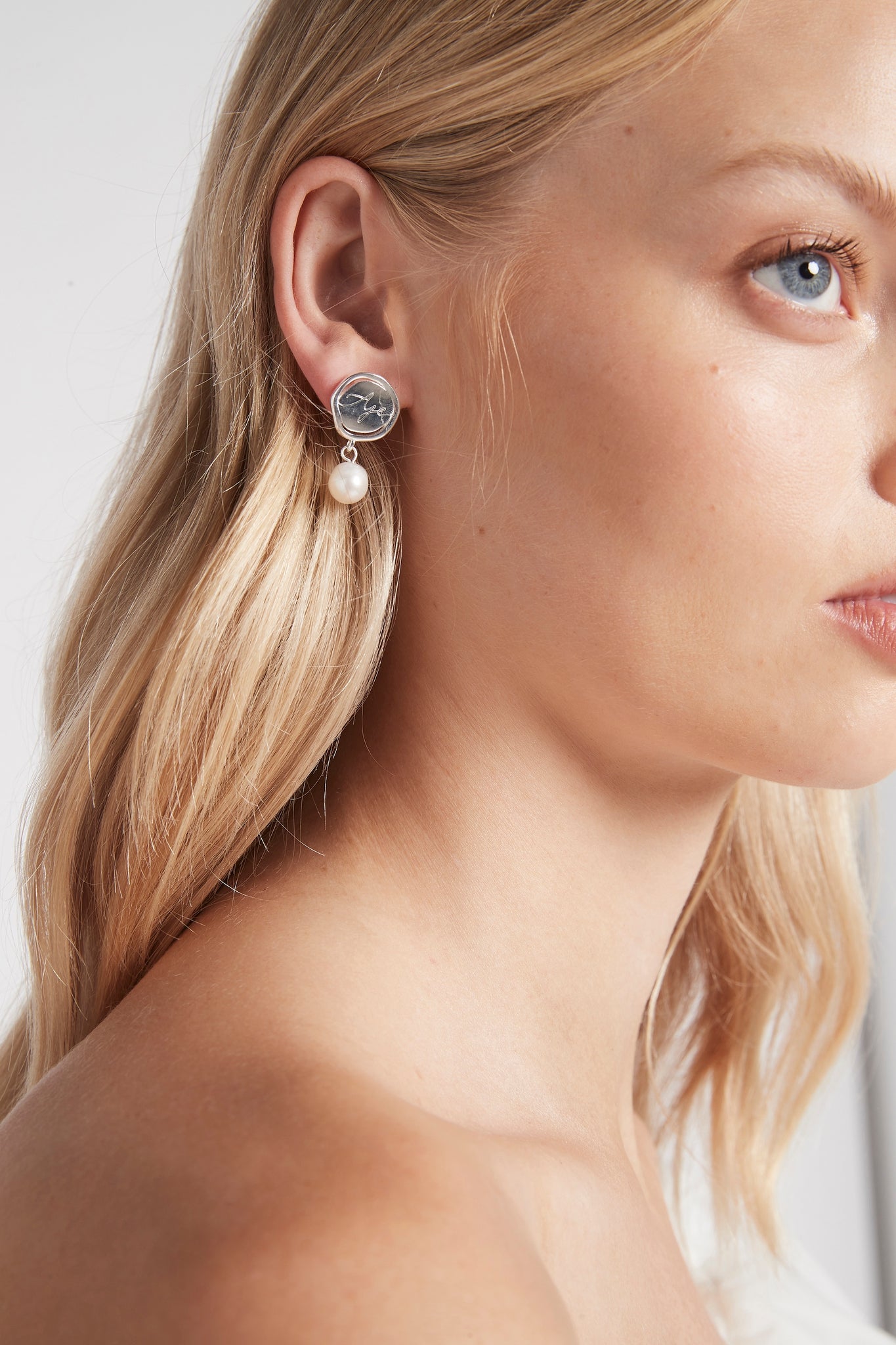 Nova Pearl Drop Earring