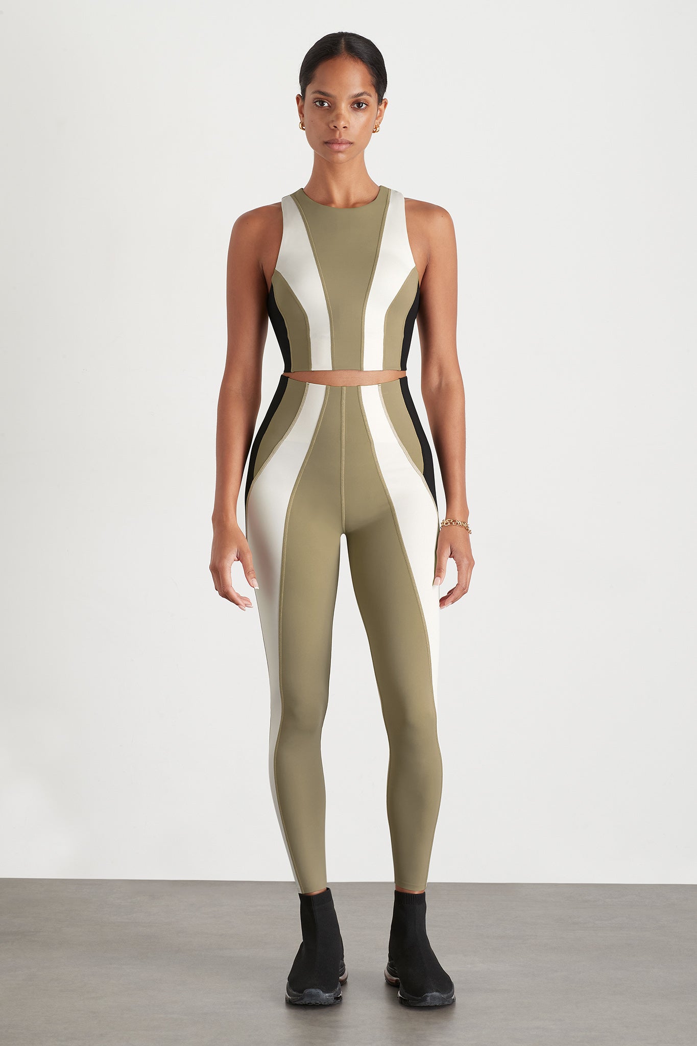 size: 8, secondary-image